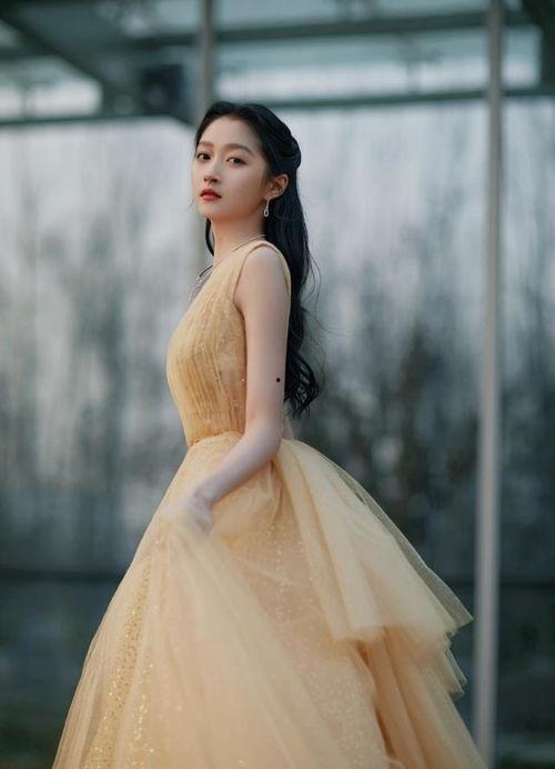 娱乐圈吃瓜爆料关晓彤,娱乐圈的甜蜜瓜果，揭秘她的星途历程